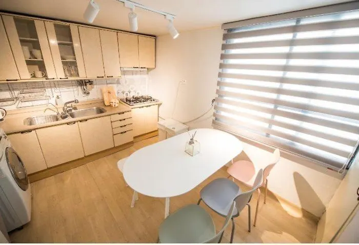 5,near Hongdae, Quiet Area, 2nd Floor, 1min Sangsu Stn アパート ソウル特別市