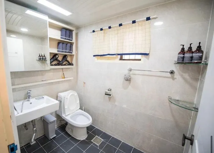 5,near Hongdae, Quiet Area, 2nd Floor, 1min Sangsu Stn アパート ソウル特別市